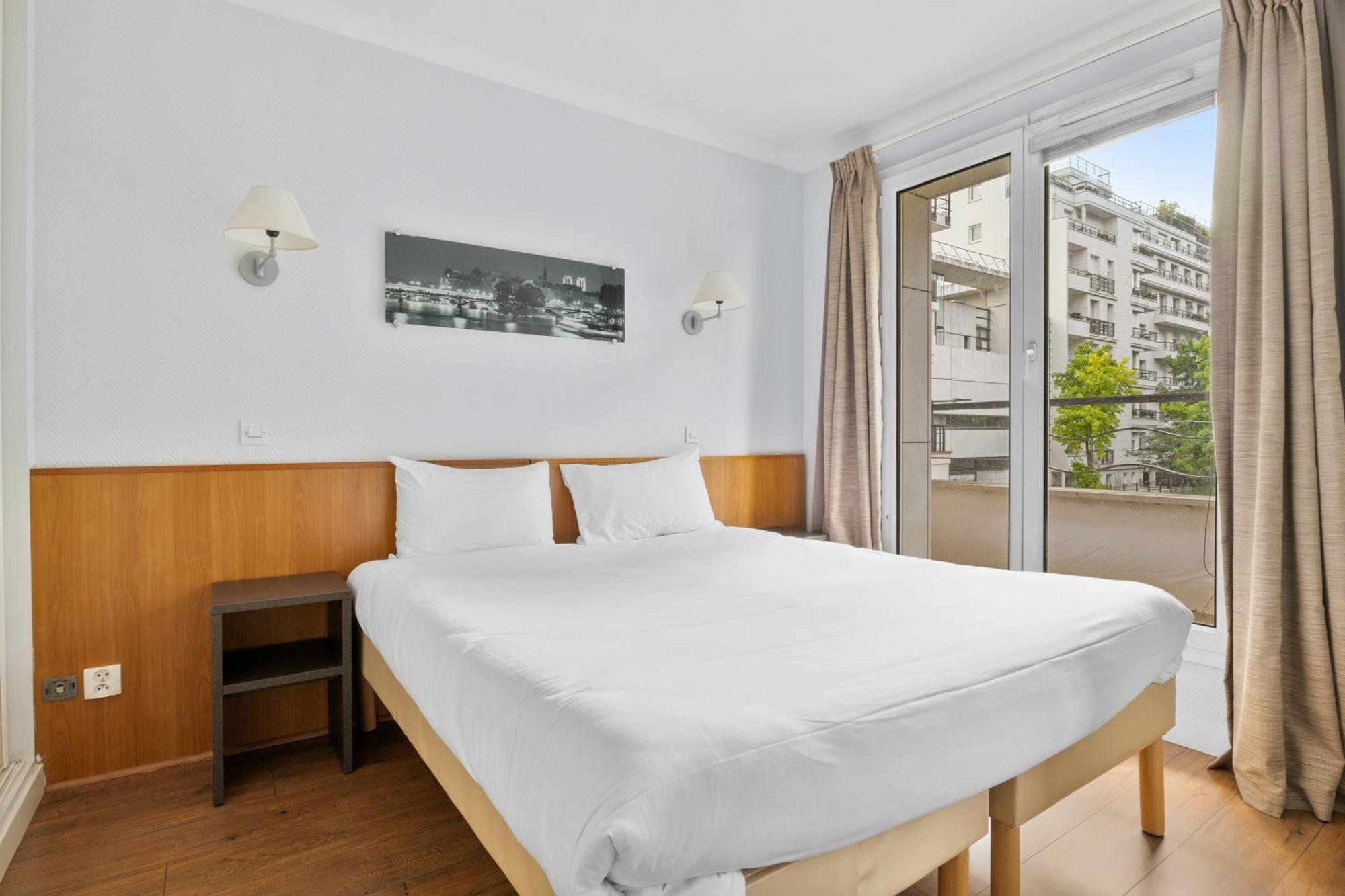 Grand Appartement Avec Balcon - Proche Parc Des Expo - Parking Privee Issy-les-Moulineaux Exterior foto